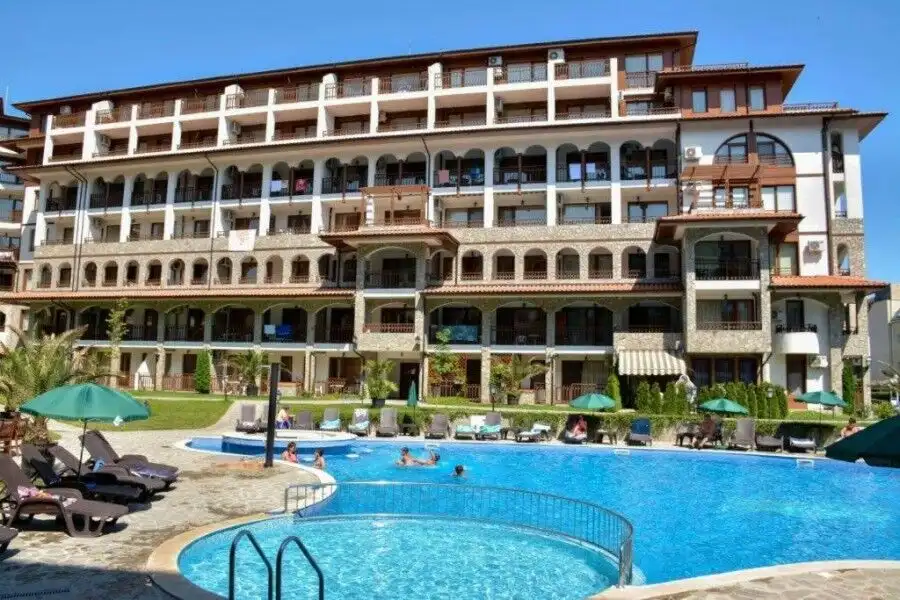 Bright 1 BED apartment, 69 sq.m., in Olymp, Sveti Vlas, 150 m to the sea.