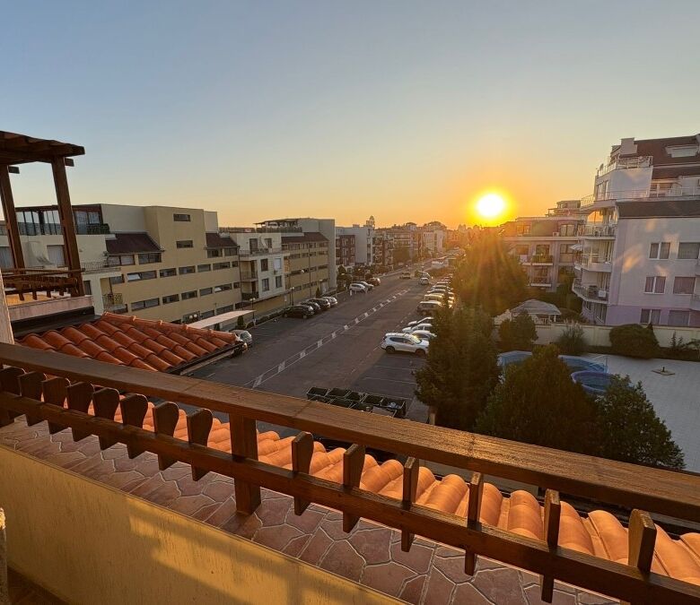 Apartment with balcony overlooking Sveti Vlas, 150m from the beach.