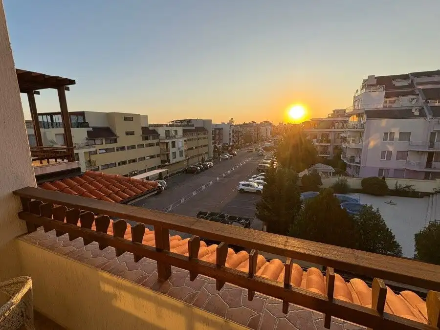 Apartment with balcony overlooking Sveti Vlas, 150m from the beach.