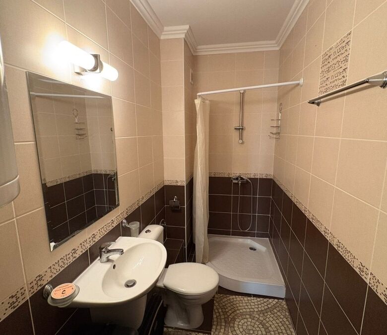 Bright bathroom with shower in Olymp, Sveti Vlas, 150m from the beach.