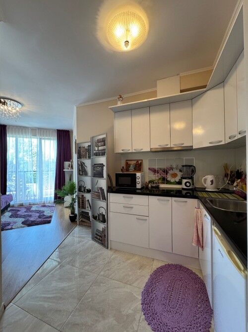 Spacious 49.5 sq.m. apartment with kitchen, living area, and balcony in Izida Palace Spa complex. Pe.