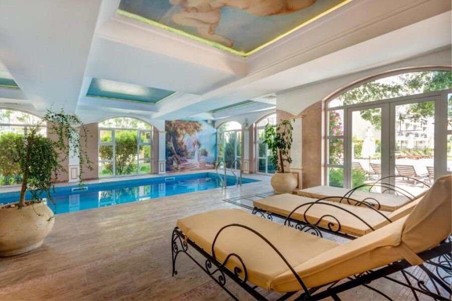 Spacious 1-bedroom apartment in Izida Palace Spa complex, Sunny Beach, with modern amenities and acc.