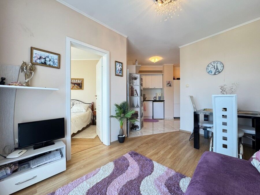 Bright 1-bedroom apartment in Izida Palace Spa complex, Sunny Beach, 49.5 sq.m.