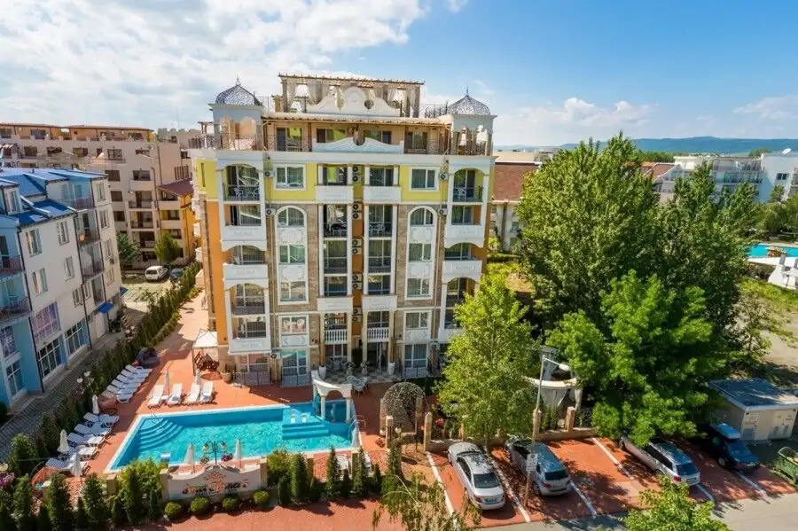 Spacious top floor apartment with panoramic views, large terrace, and modern amenities in Sunny Beac.