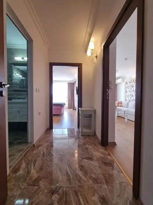 Floor apartment with spacious terrace and panoramic views in Sunny Beach center.