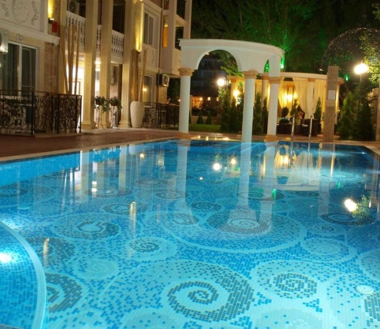 Floor apartment with panoramic views and spacious terrace in Sunny Beach.