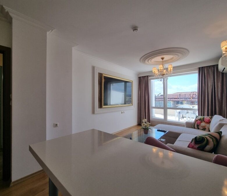 Floor apartment with large terrace and stunning sea views in Sunny Beach center.