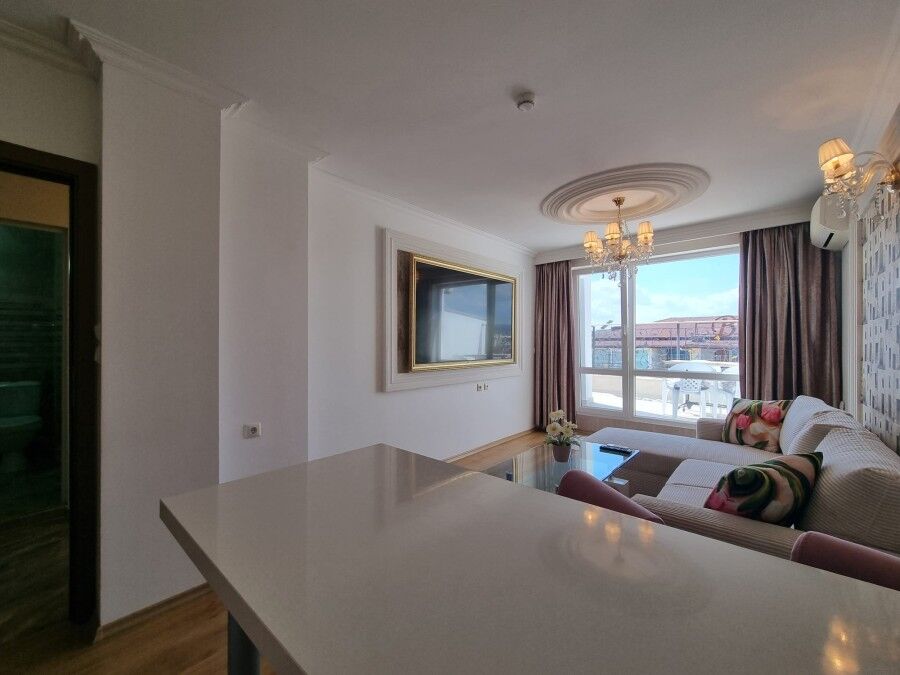 Floor apartment with large terrace and stunning sea views in Sunny Beach center.