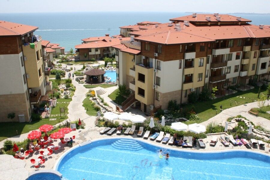 Bright 1 BED sea view apartment in Garden of Eden, Sveti Vlas, with modern amenities and stunning co.