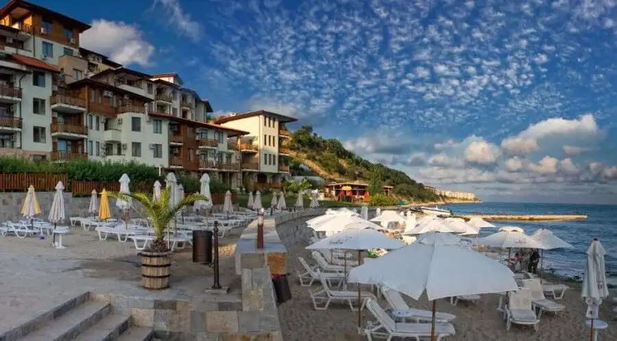 Beachfront apartment with sea view in Sveti Vlas, Bulgaria Sea view beachfront apartment in Sveti Vlas with modern amenities and scenic coastal surroundings.