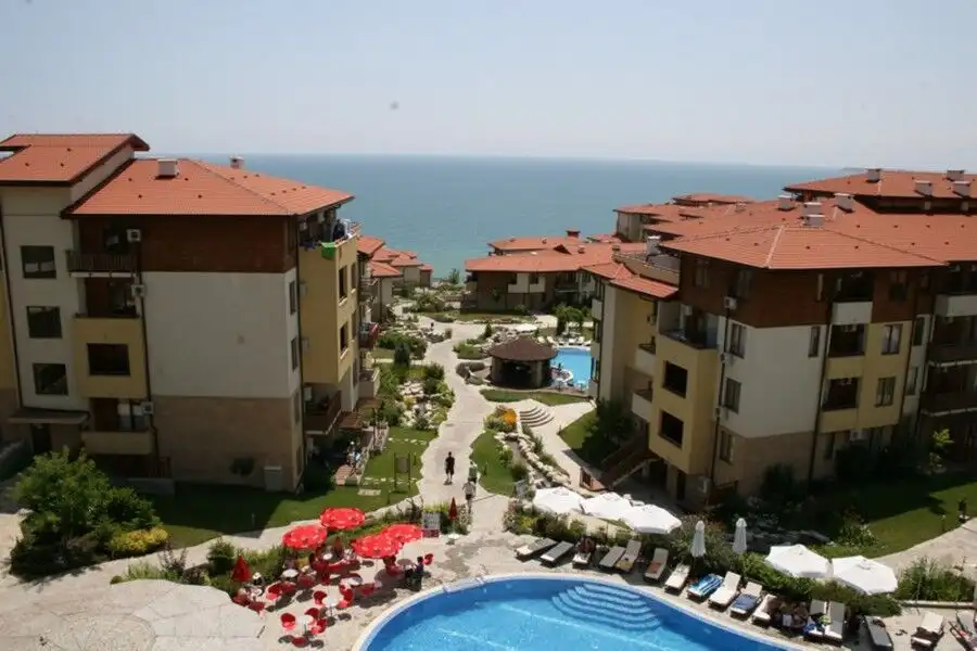 Beautiful 1-bedroom sea view apartment in Garden of Eden, Sveti Vlas, offering stunning ocean vistas.