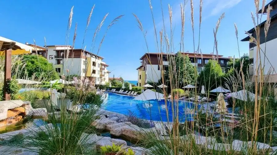 Sea View Apartment in Garden of Eden, Sveti Vlas Sea view 1-bedroom apartment in Garden of Eden, Sveti Vlas, with access to a swimming pool and lush.