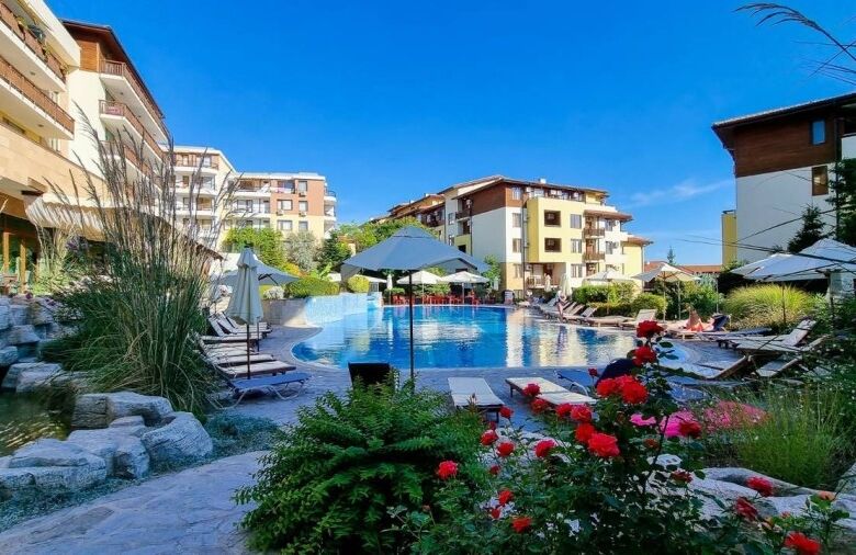 Sea view 1-bedroom apartment in Garden of Eden, Sveti Vlas, with pool access.