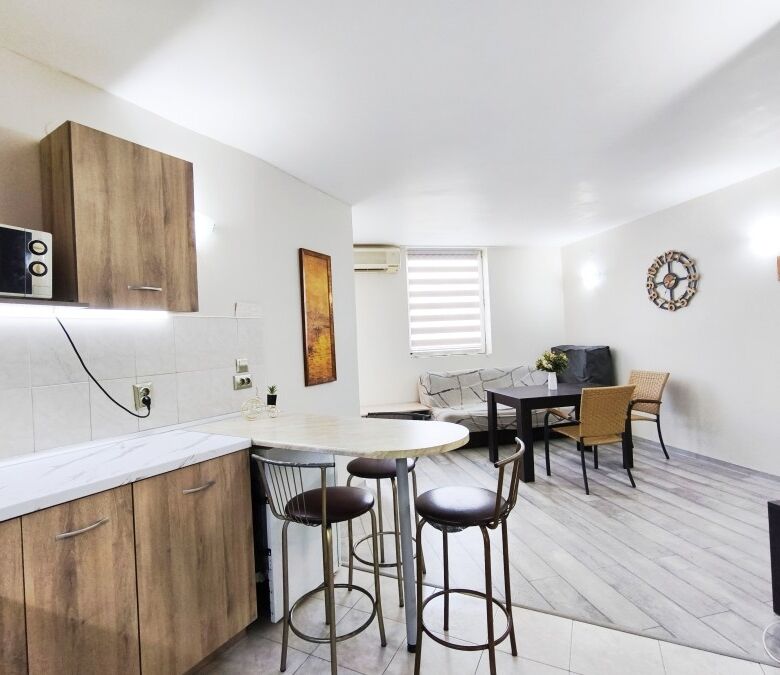 Modern 1-bedroom apartment in Semiramida Gardens, Sunny Beach, with open-plan living area and contem.