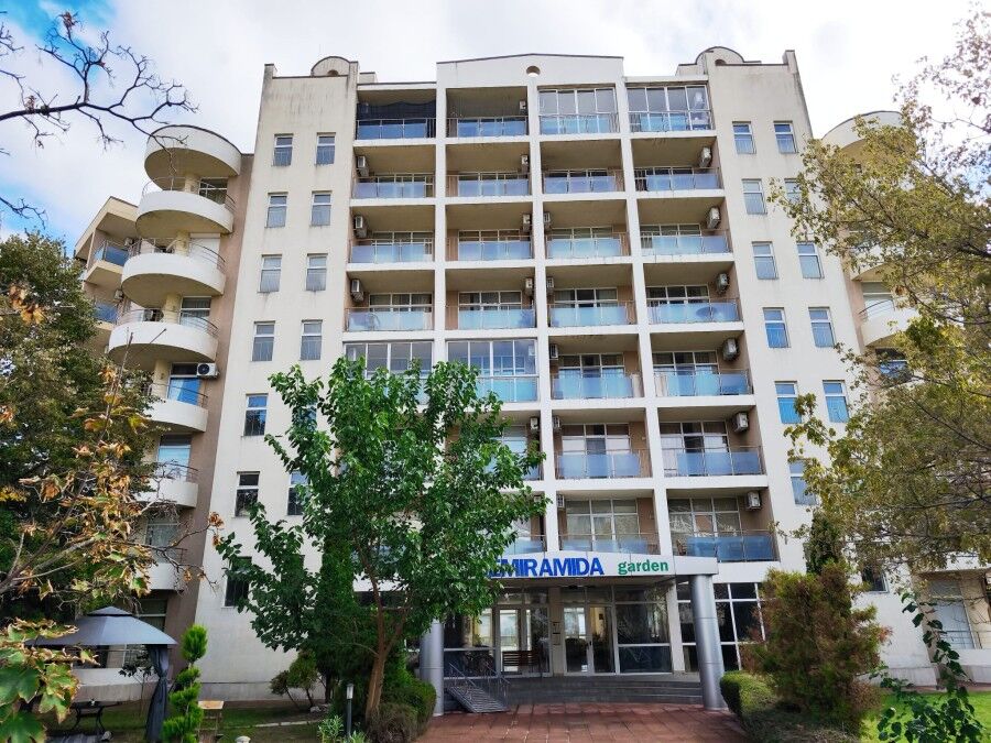 Modern Semiramida Gardens apartment building Modern 1-bedroom apartment in Semiramida Gardens, Sunny Beach, with balcony and garden views.