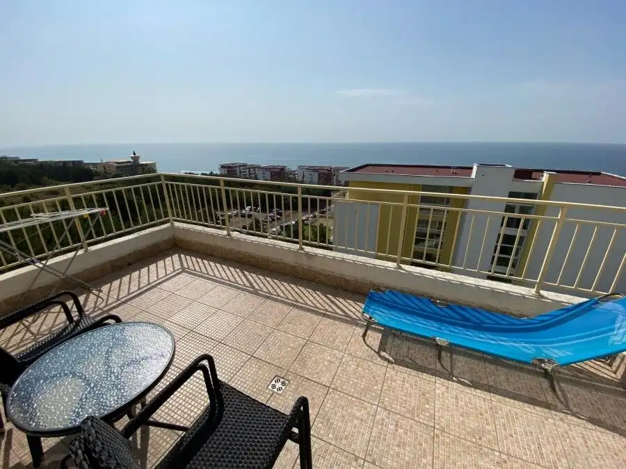 Bright studio apartment with sea views and big terrace in Crown Fort, Sveti Vlas, just 200m from the.