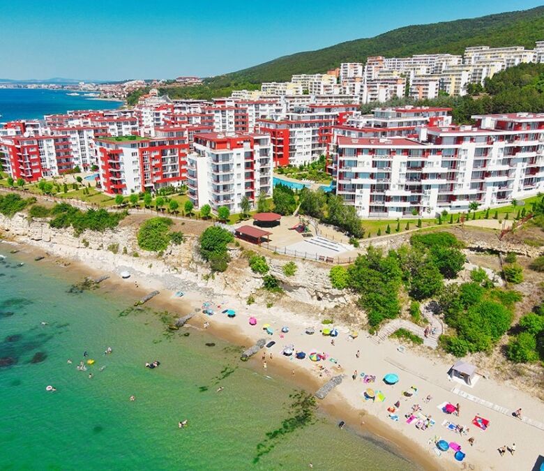 Bright studio apartment with stunning sea views and a large terrace in Crown Fort, Sveti Vlas, just.