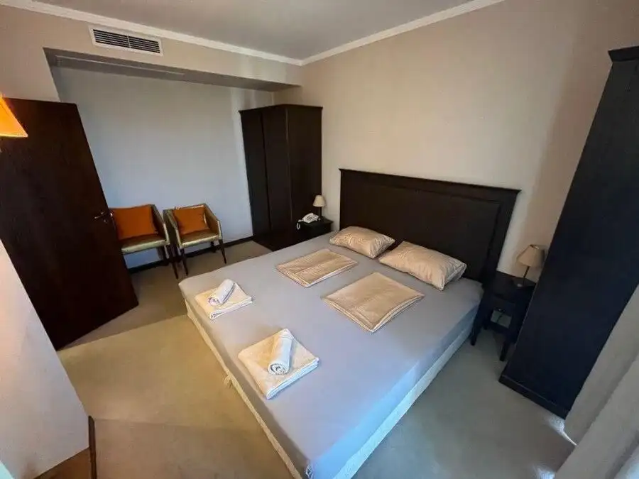 Comfortable 1-bedroom apartment with stylish furnishings and ample space.