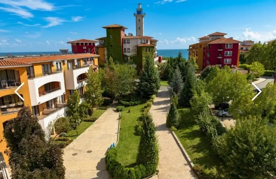 Spacious 1-bedroom sea view apartment with 86 sq.m., 2 balconies, located in Marina Cape, Aheloy. Pe.