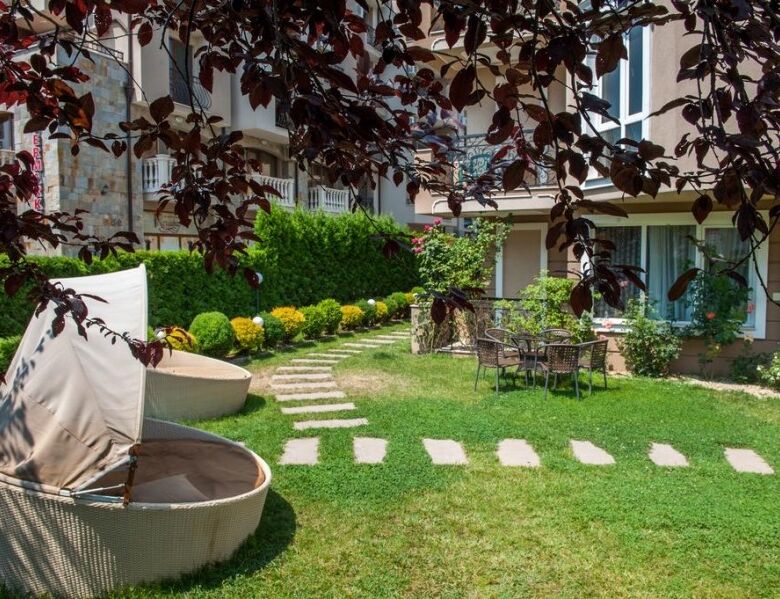 Furnished studio apartment, 29 sq.m., in spa complex Dawn Park Deluxe, Sunny Beach.