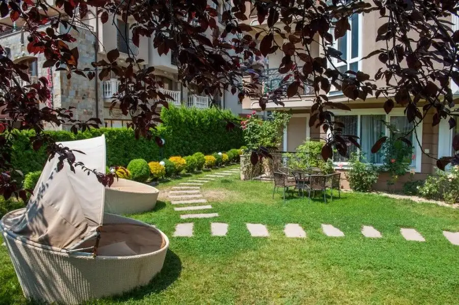Furnished studio apartment, 29 sq.m., in spa complex Dawn Park Deluxe, Sunny Beach.