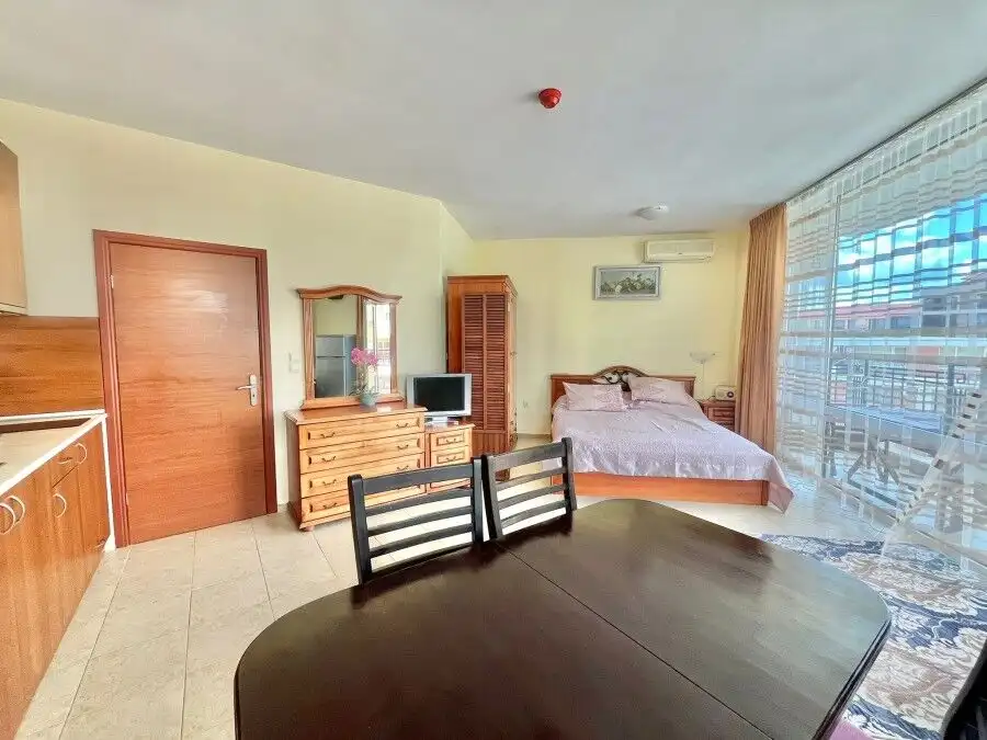 Spacious studio apartment of 52 sq.m. in the luxurious Karolina spa complex at Sunny Beach. Perfect.
