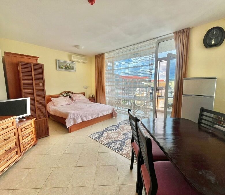 Bright studio apartment with balcony in Sunny Beach. Perfect for relaxation and easy access to ameni.