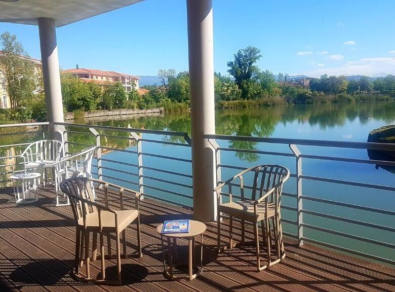 Beautiful balcony view of the Mandelieu river with outdoor seating area.