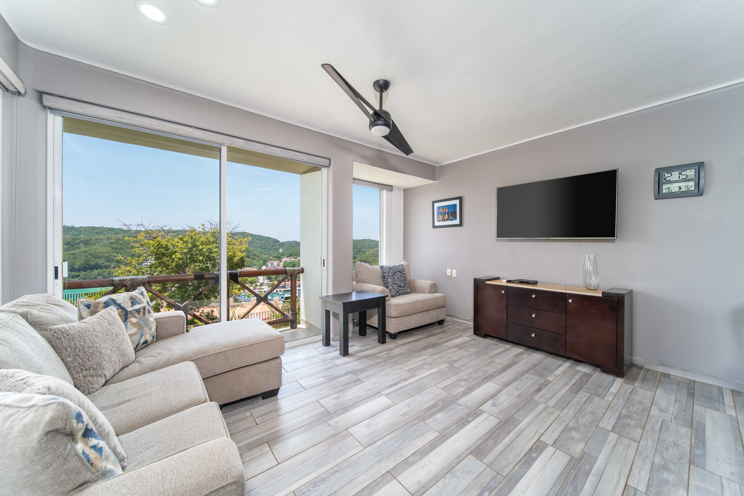 4-Bed-Santa-Cruz-Beach-View-Condo-Listing-11-scaled-1