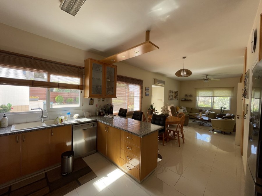 401806-detached-villa-for-sale-in-select-location_full