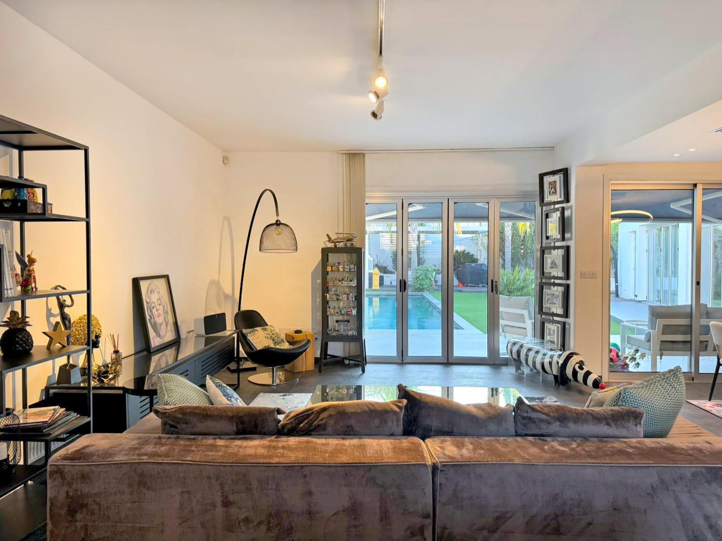 4624b36c-6f0e-41dc-8b02-851c9065f2a1-copy-large