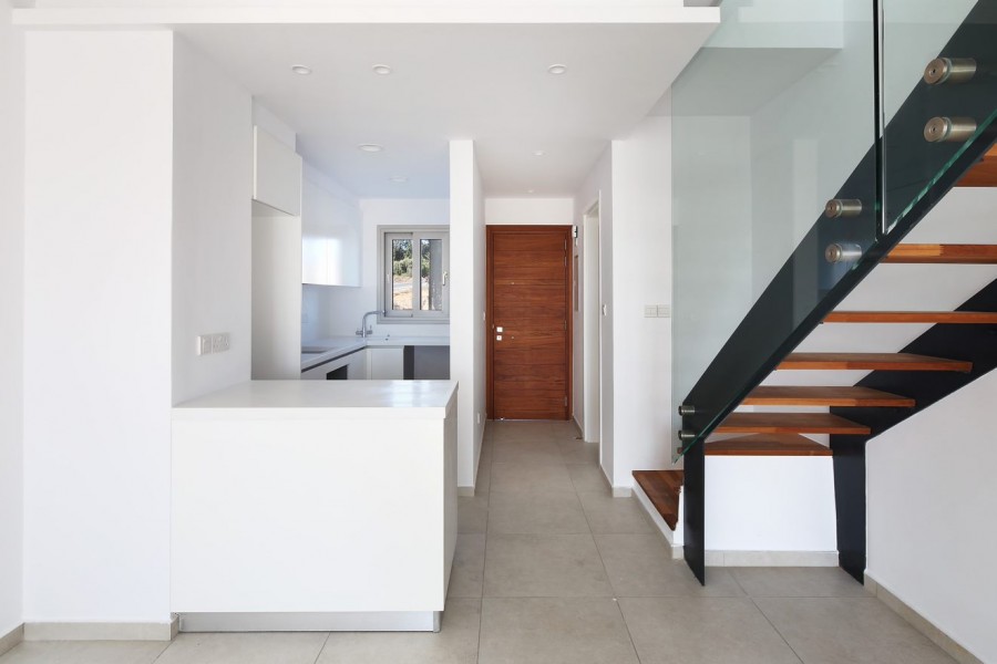 496068-town-house-for-sale-in-select-location_full