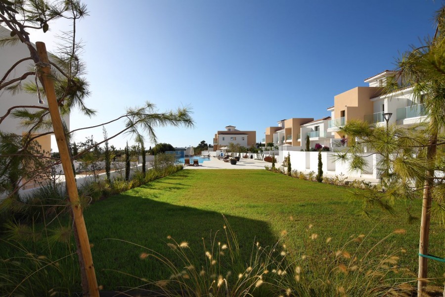 496070-town-house-for-sale-in-select-location_full