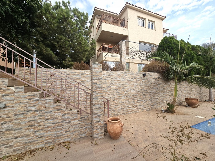 532754-detached-villa-for-sale-in-select-location_full