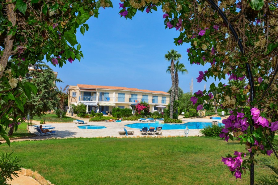 542281-apartments-penthouses-in-kato-paphos_full