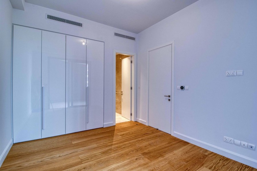 555088-detached-villa-for-sale-in-select-location_full