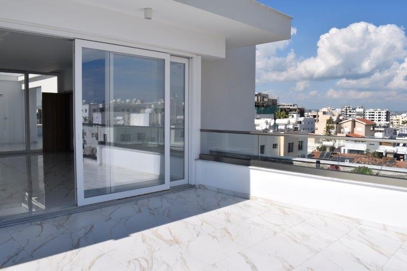 564138-amazing-three-bedroom-two-bathroom-penthouse-apartment-larnaca-centre_full