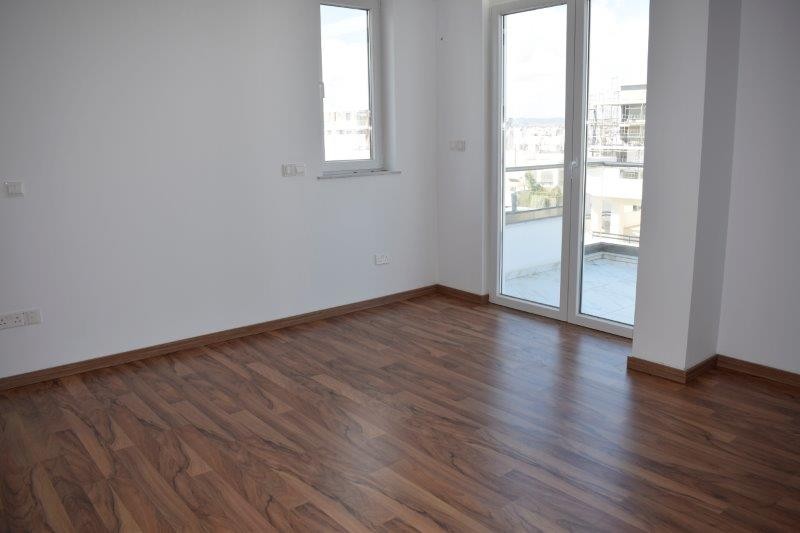 564144-amazing-three-bedroom-two-bathroom-penthouse-apartment-larnaca-centre_full