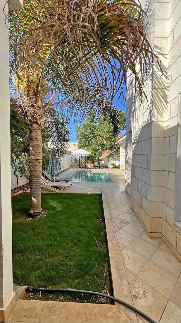 569b9385d91e9e1ec5d0c6d7ea3970b9-copy-large