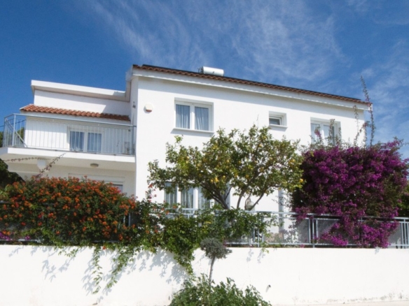 572805 semi detached villa for sale in larnaca full