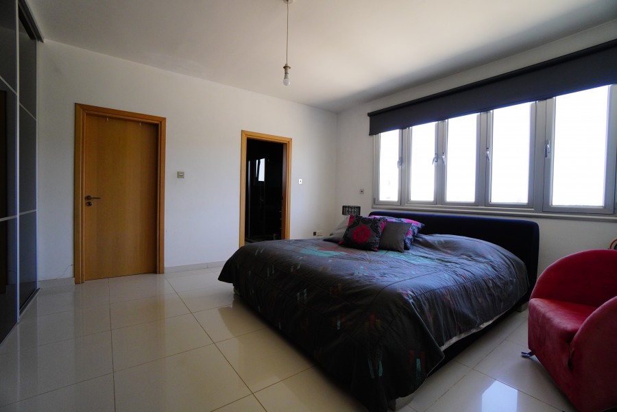 575829-detached-villa-for-sale-in-select-location_full