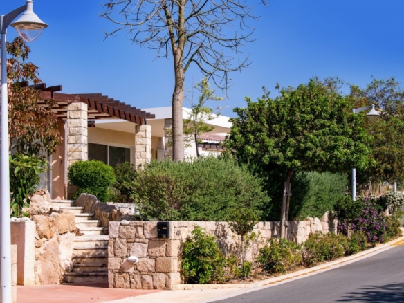 588590 apartments penthouses in chloraka full