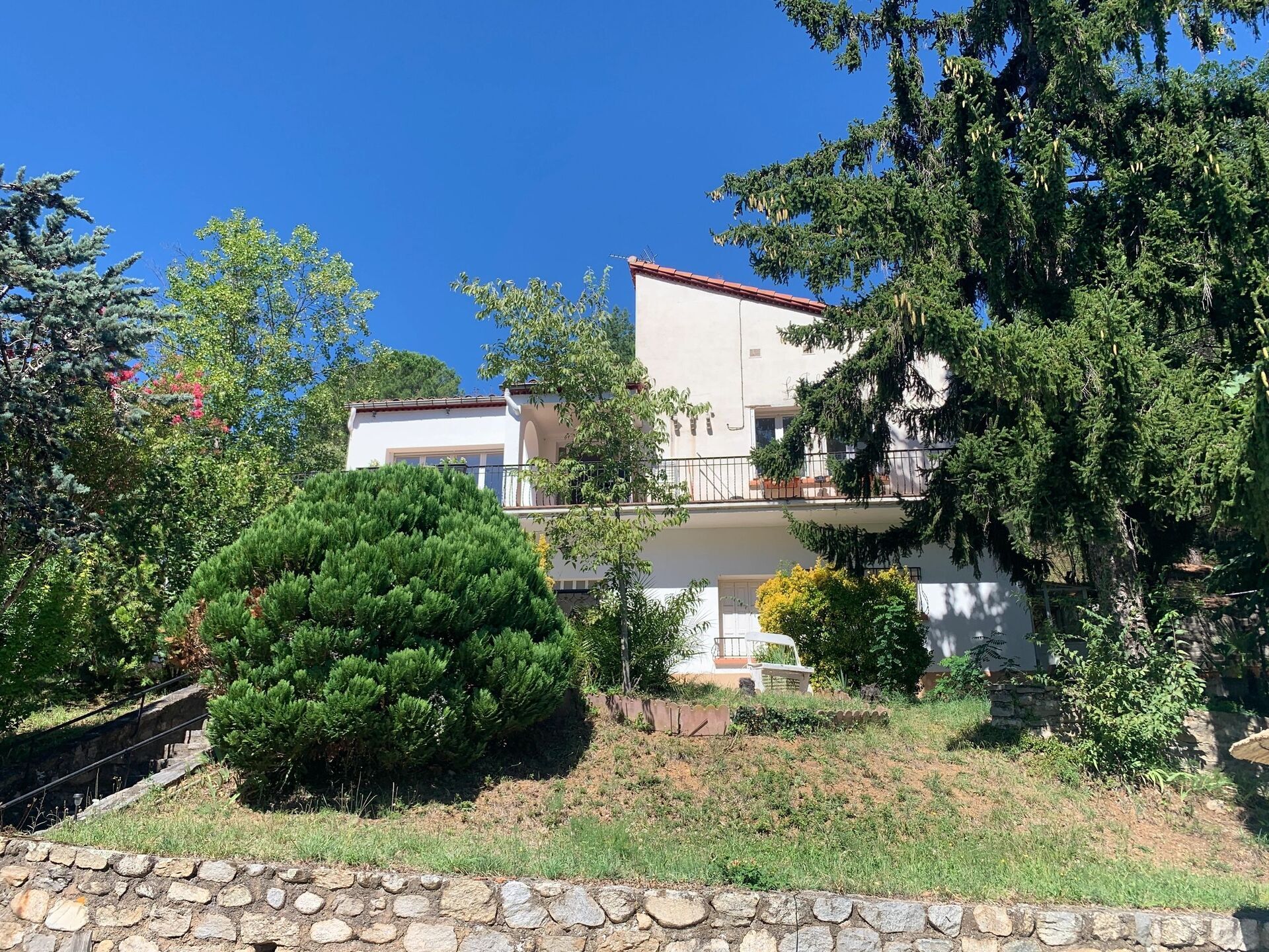 La Paloma 5 Bed Villa in Arles-sur-Tech Luxury villa with five bedrooms in scenic Arles-sur-Tech, perfect for family living and outdoor enjo.