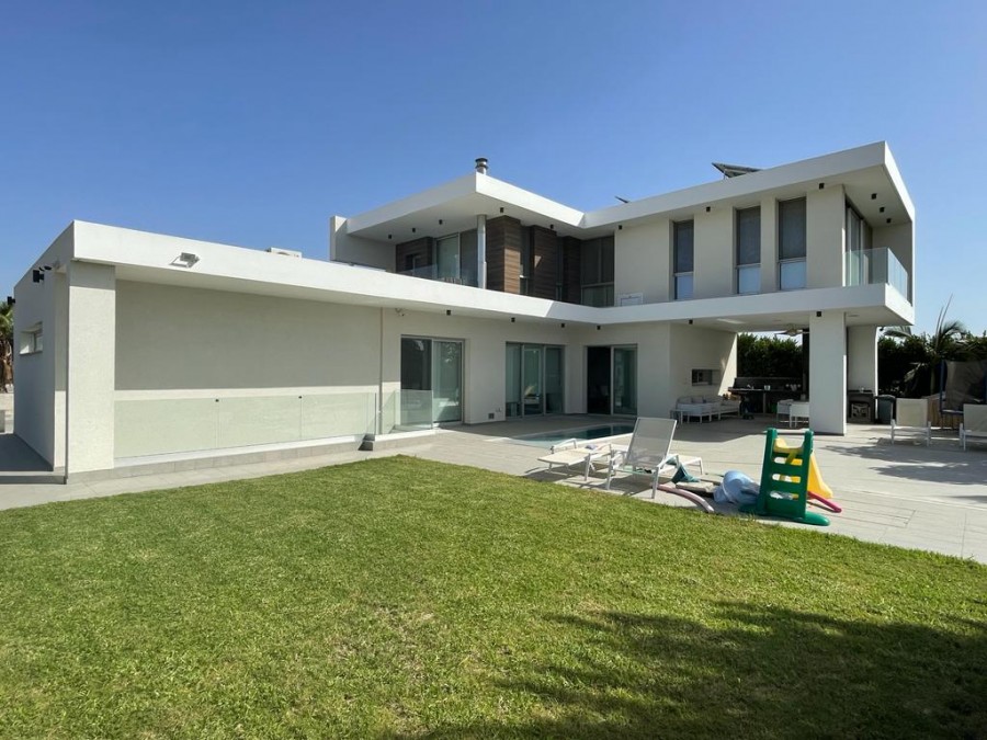 625220-detached-villa-for-sale-in-select-location_full