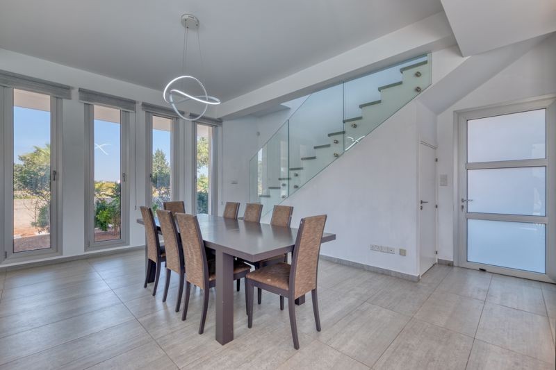 625242-detached-villa-for-sale-in-select-location_full