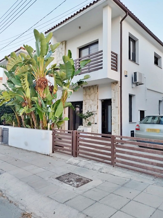 661629-detached-villa-for-sale-in-select-location_full