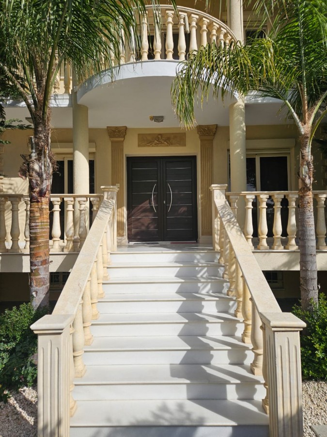 677957-detached-villa-for-sale-in-select-location_full