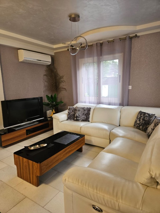 677959-detached-villa-for-sale-in-select-location_full