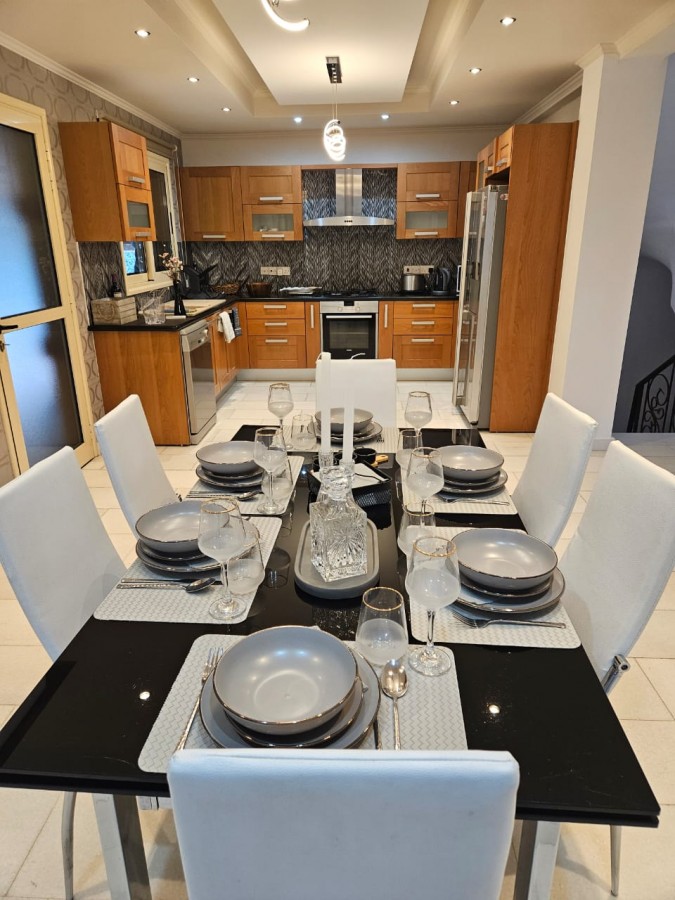 677961-detached-villa-for-sale-in-select-location_full