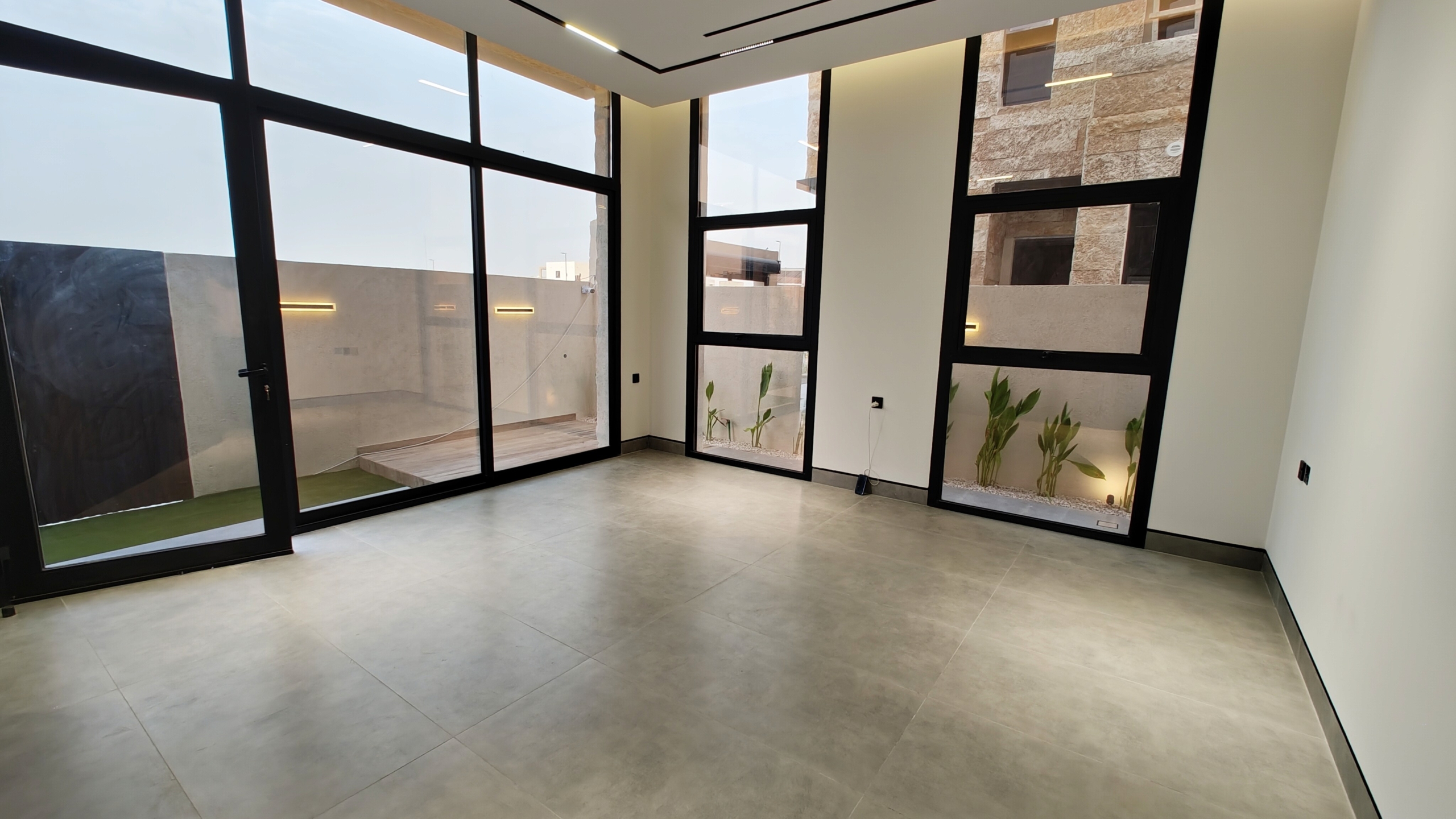 6IAy545KyRz4LwaZZnY5GgFLs-2-scaled